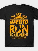 Naruto run for aliens T-Shirt