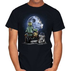 MASTER AND APPRENTICE GAZING AT THE “MOON” - Star Wars T-Shirt