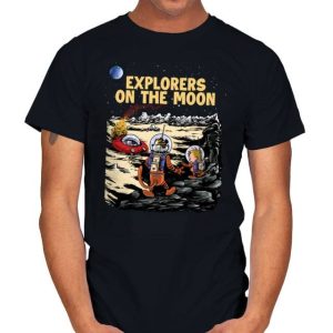 EXPLORERS ON THE MOON - Calvin and Hobbes T-Shirt