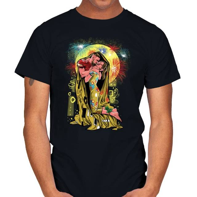 The Bowl Kiss - Taylor Swift T-Shirt